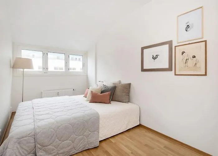 Central, New, 2 Bed Rooms, Fully Furnished Apartamento